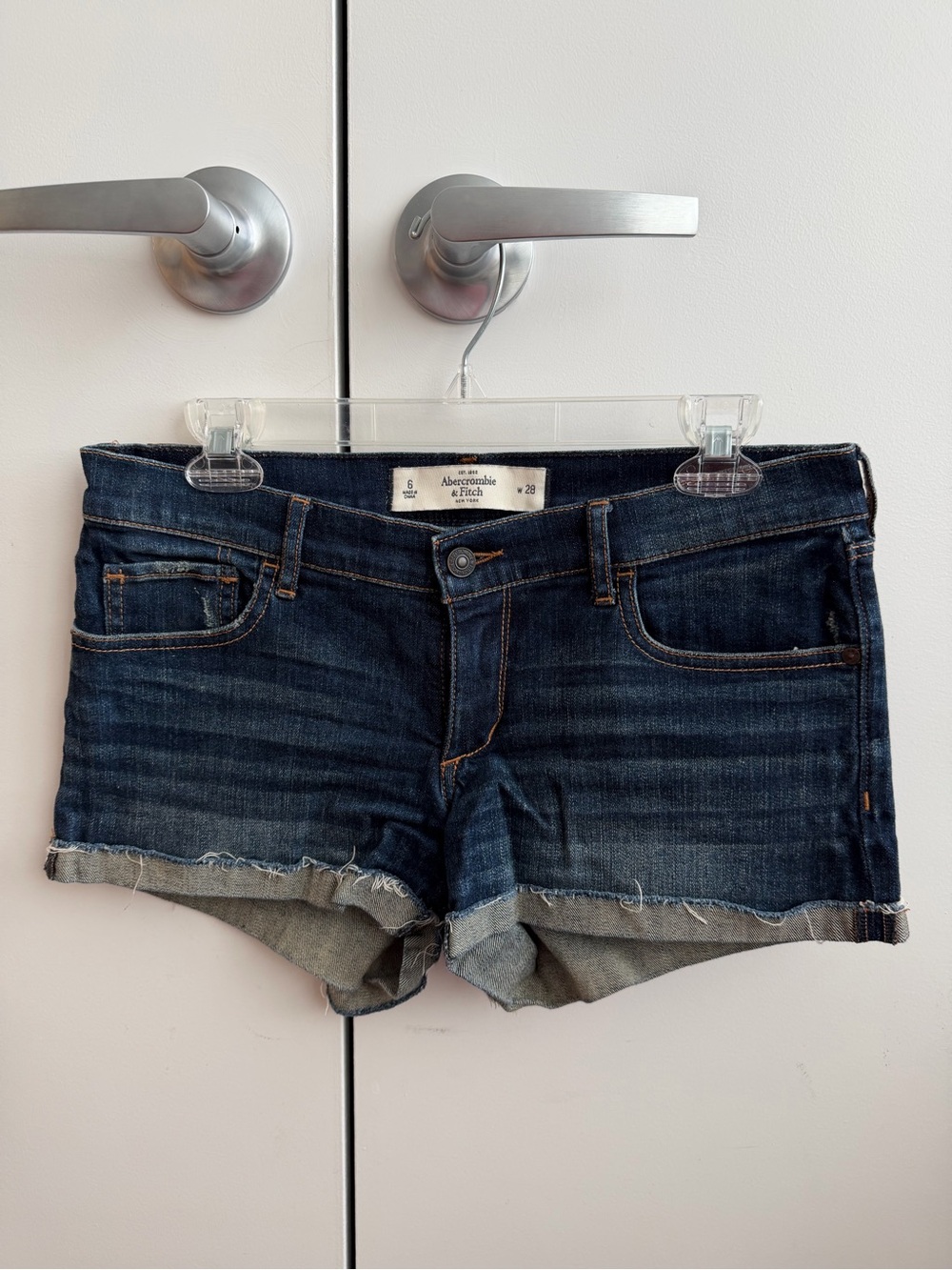 Abercrombie & Fitch Low Rise Denim Cutoff Shorts with pocket design! 2010s